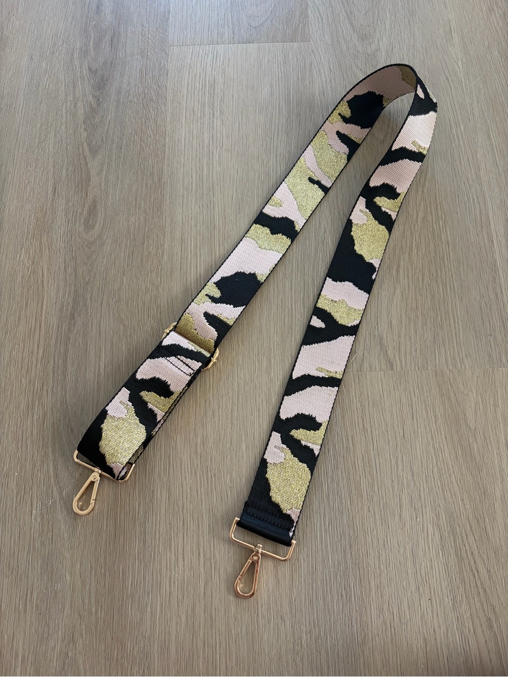 Ah Dorned Pink Camoflage Print Crossbody Bag Strap